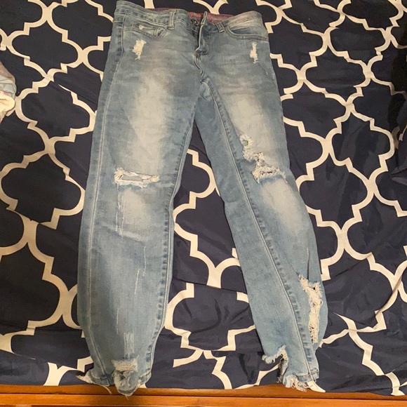 Jeans junior size 1 but can fit women size 0 or 2 - Picture 1 of 2
